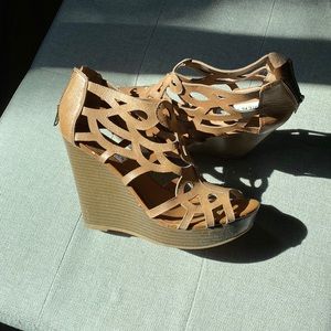 Steve Madden wedge sandals Tan leather upper size 8